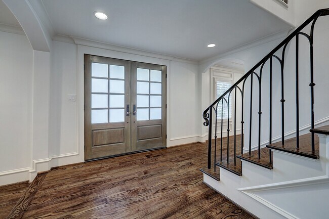 Foto del edificio - 14123 Carolcrest Cir