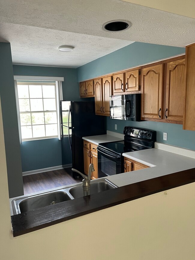 Kitchen - 304 Berrington Ct