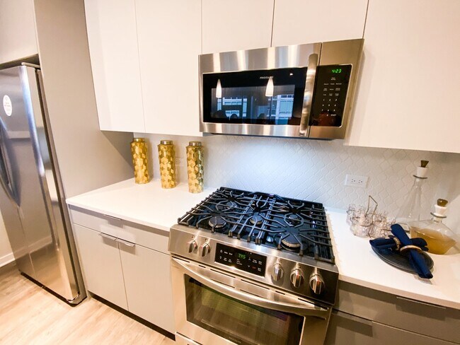 Photo - 205 W Harrison St Apartment
