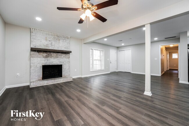 Foto del edificio - 3425 Pinehill Dr