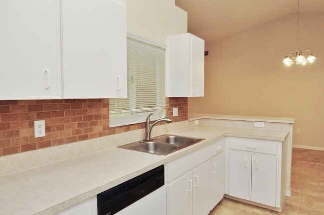 Foto del edificio - 2655 Green Valley Dr