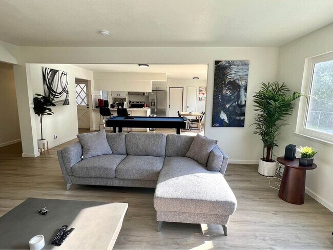 Foto del edificio - 4735 N Bengston Ave