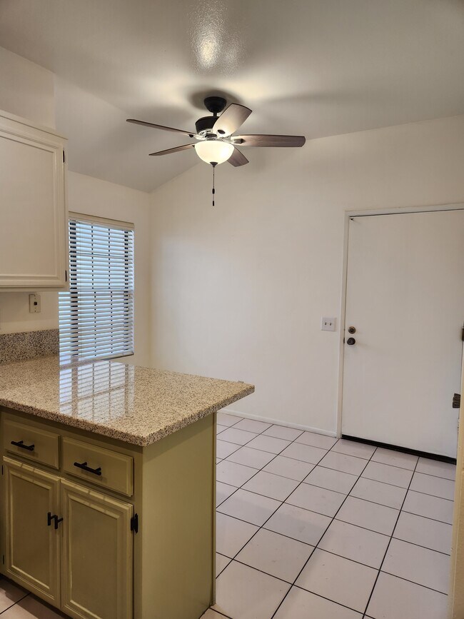 Kitchenette - 31492 Via La Senda