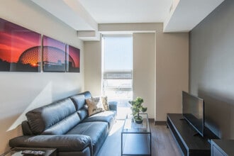 Building Photo - 169 Lisgar St