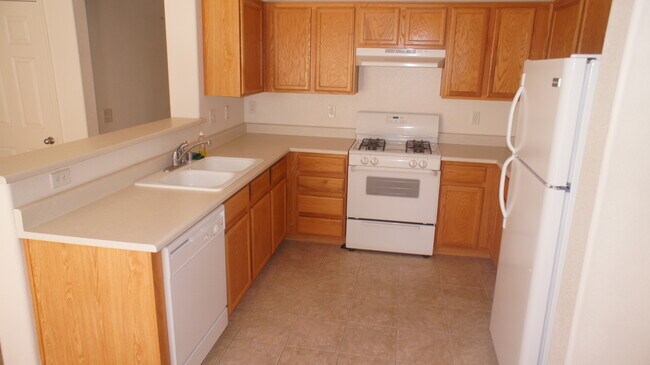 Building Photo - GREAT TWO STORY HOME WITH 4 BEDROOMS!