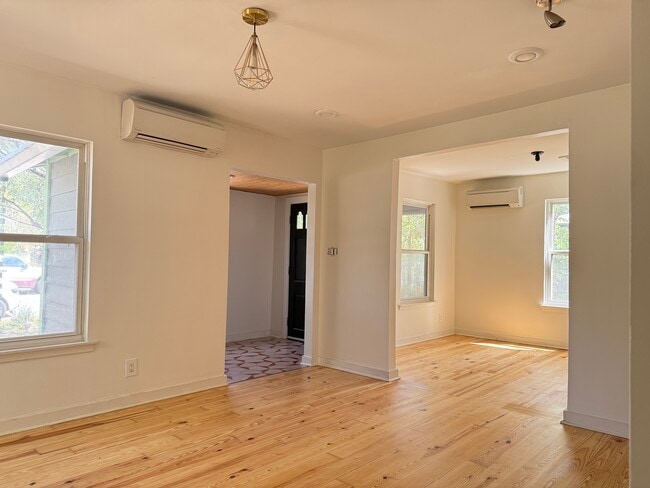 Building Photo - 6115 Felix Ave