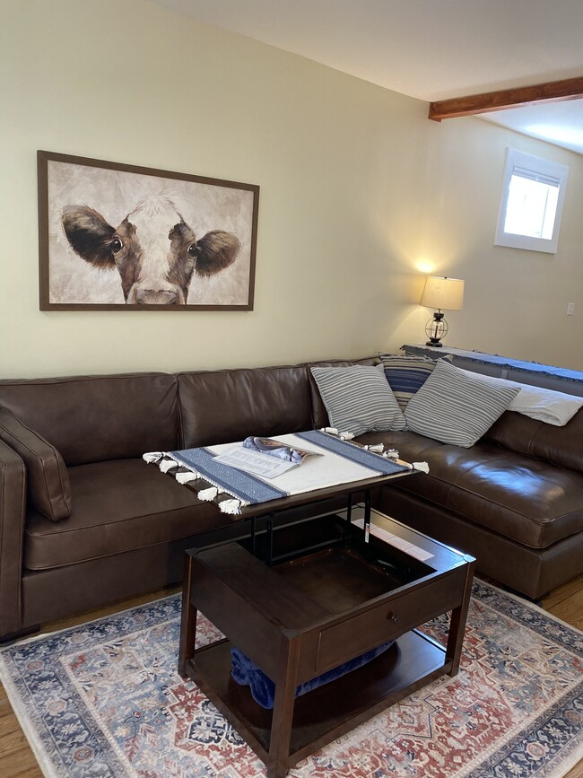 Cozy and comfortable furnishings. - 511 E Beck St