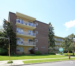 Building Photo - Cedarbank Court
