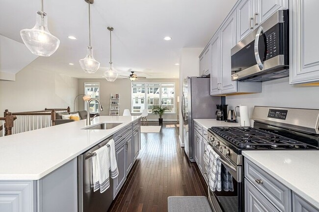 Building Photo - 3208 Marion Square