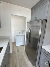 Building Photo - 1544 Ruhland Ave
