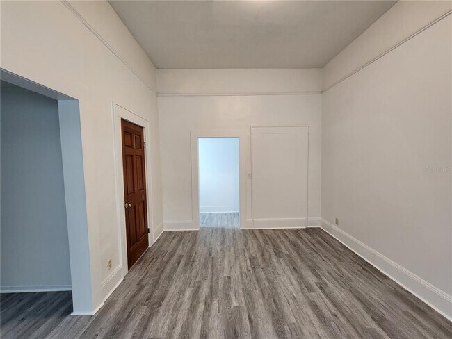 Foto del edificio - 120 SE 7th St