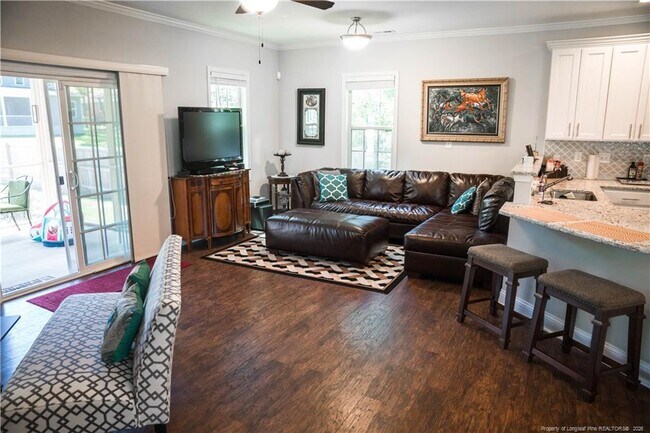 Foto del edificio - 919 Carolina Ave