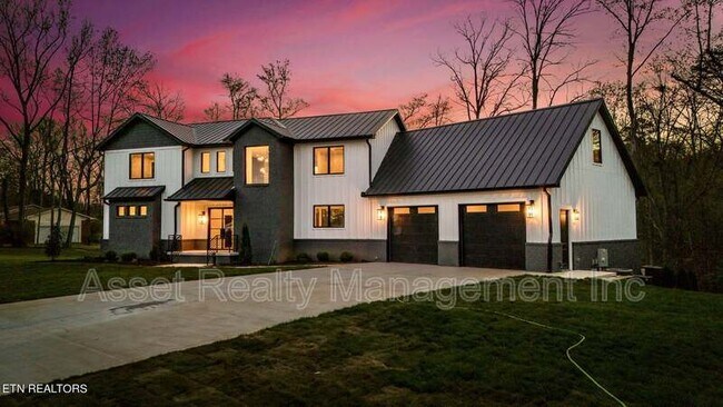Building Photo - 210 Mainsail Rd