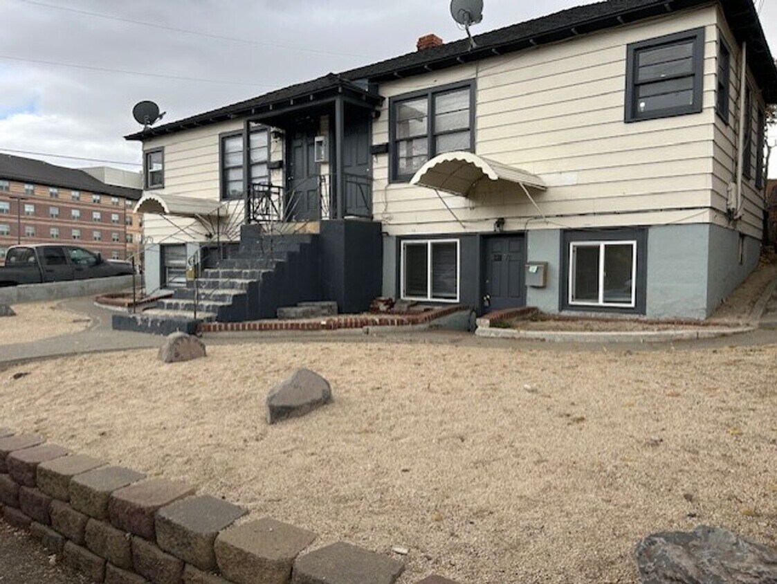 Primary Photo - Studio Unit Close to UNR