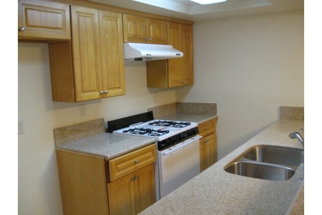 Building Photo - Broadway Apartments