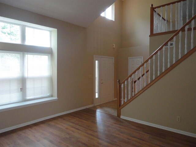 Building Photo - 350 Sugar Bush Ln N