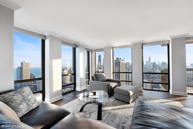 Foto del edificio - 1660 N LaSalle Dr