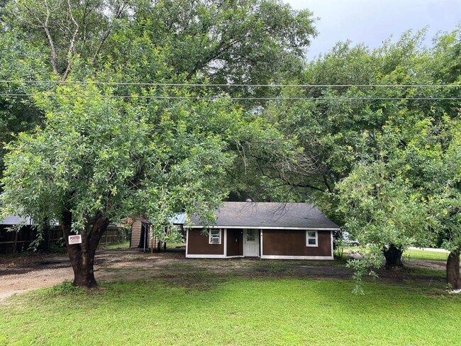 Building Photo - 21197 Live Oak St