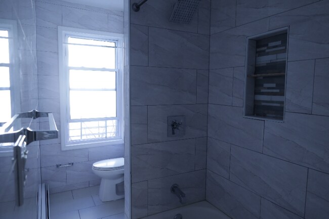 Building Photo - 3126 Jerome Ave