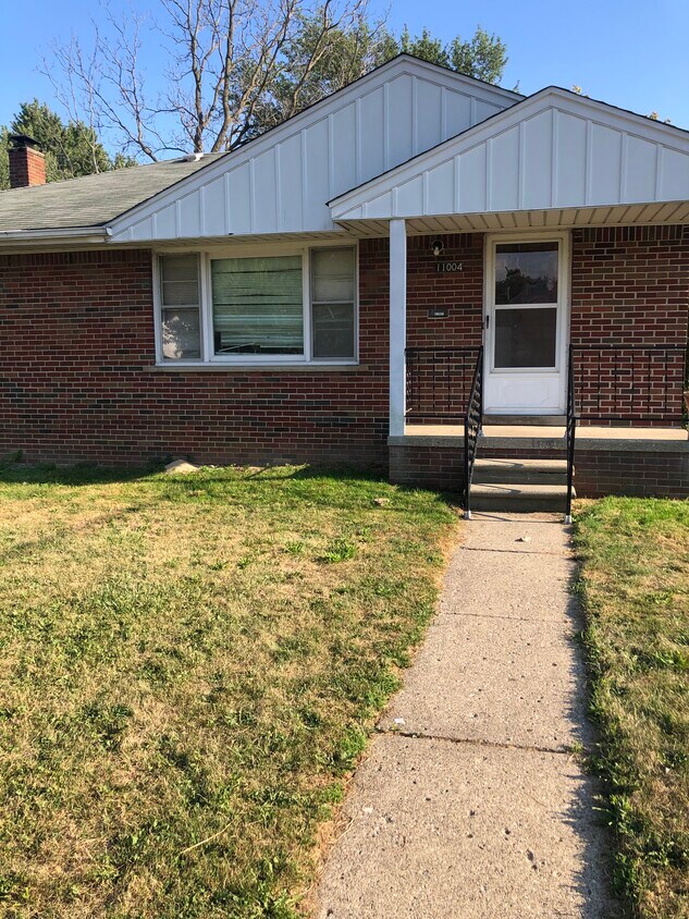 11004 Chalmers Ave, Warren, MI 48089 House for Rent in Warren, MI