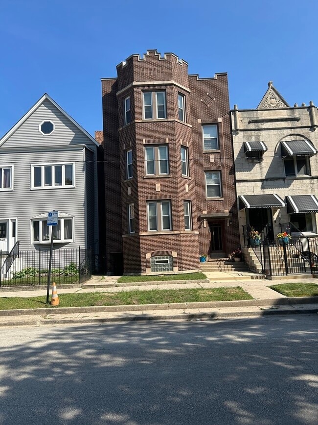 Building Photo - 6523 S Greenwood Ave