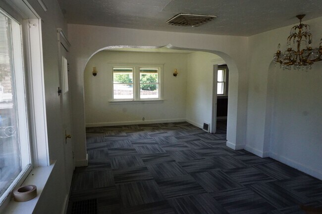 Building Photo - Great Home In Downtown Bountiful