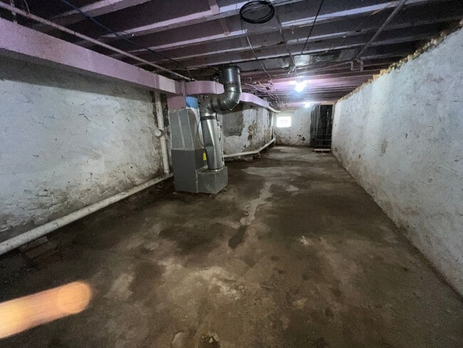 Building Photo - NEWLY RENOVATED Huge 4 Bedroom Classic Wes...