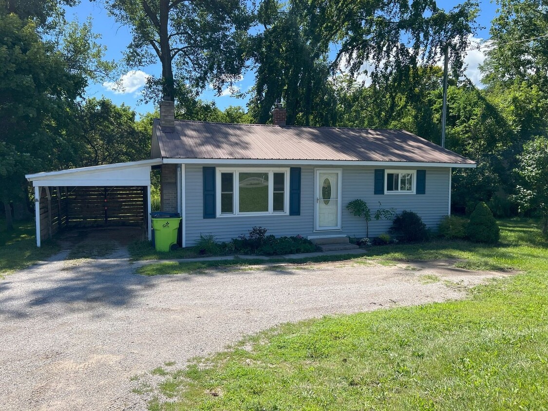 Foto principal - 2 BEDROOM BUNGALOW WITH CARPORT ON WEST SI...
