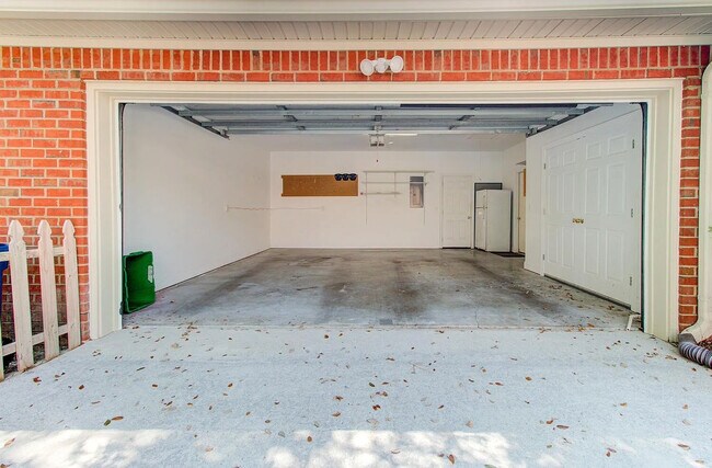 Building Photo - 4806 Alida Pl