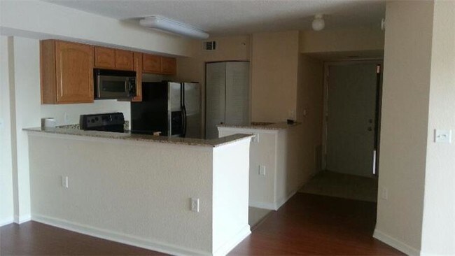 Building Photo - 271 SW Palm Dr