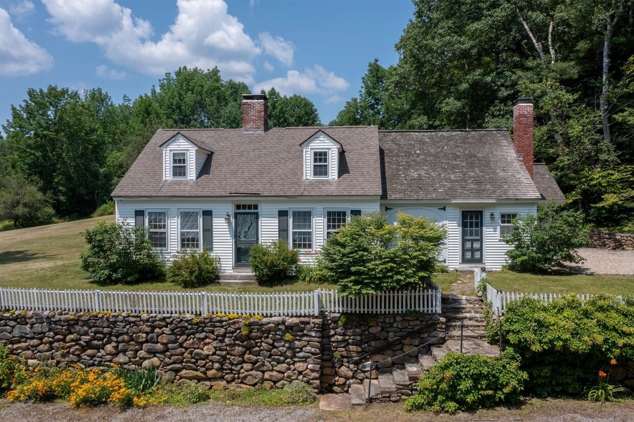 Primary Photo - 169 Thorndike Pond Rd