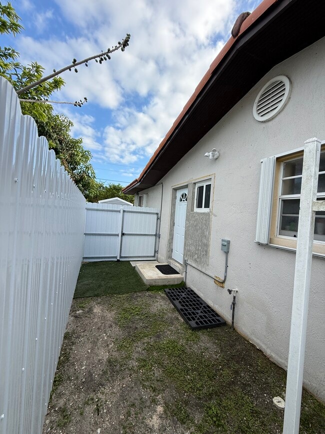 Foto del edificio - 10340 SW 43rd St