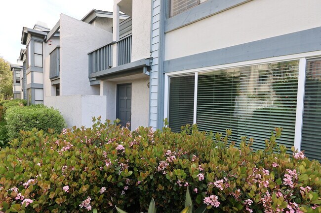 Foto del edificio - 4034 Nobel Dr