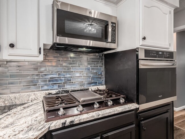 Building Photo - 123 E Alcott Rd