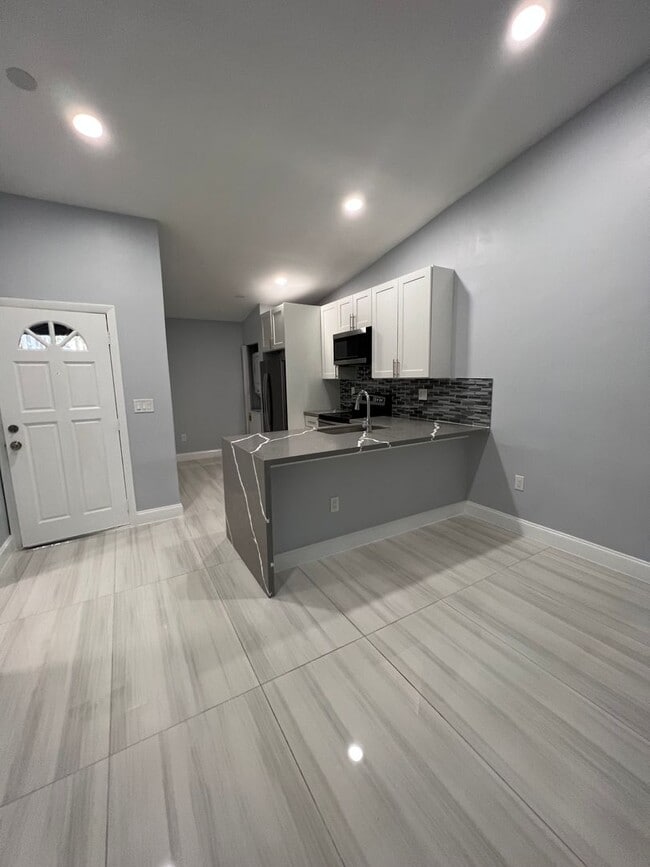 Photo - Corner Townehome 3Bed /2Bath