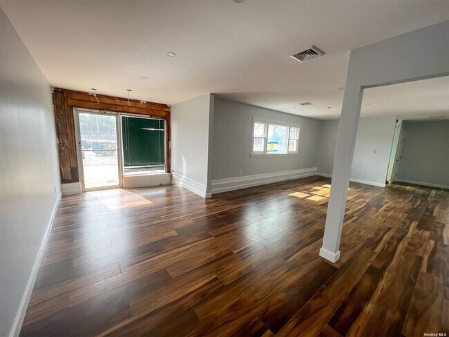 Foto del edificio - 433 Sunrise Hwy