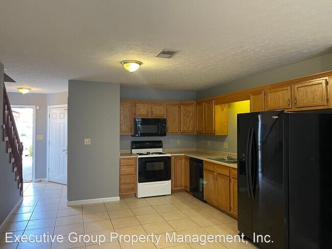 Building Photo - 2 br, 1.5 bath House - 112 ASH COURT