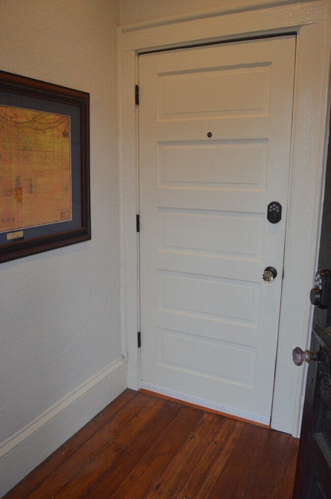 Foto del edificio - 203 W Waldburg St