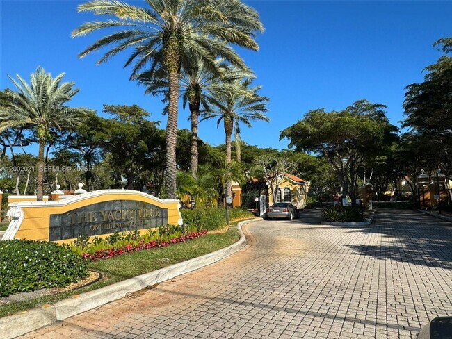 Foto del edificio - 111 Yacht Club Way