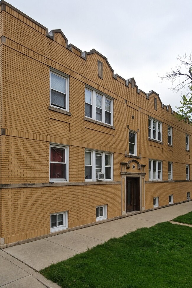 Building Photo - 5301 W Barry Ave