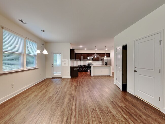 Building Photo - 208 Gregory Dr