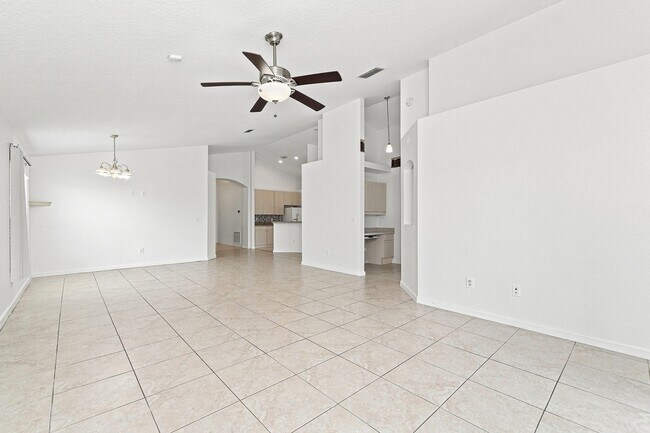 Building Photo - 2821 Maguire Dr