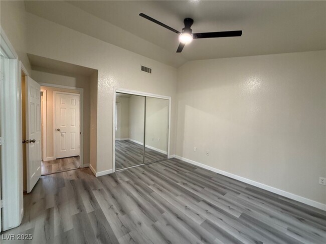 Foto del edificio - 8605 Glenmore Dr