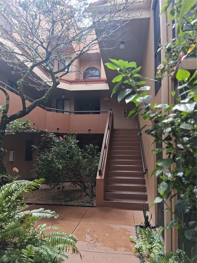 Foto del edificio - 15495 N Miami Lakeway