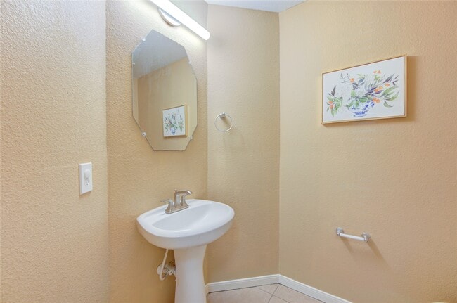 Foto del edificio - 5011 Moss Garden Ln