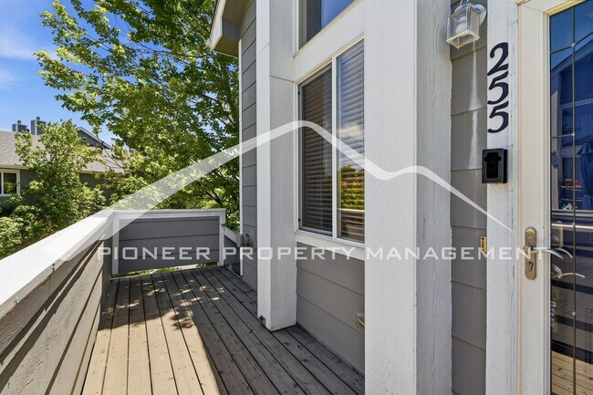 Foto del edificio - 1049 S Walden Way