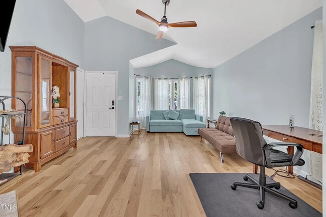 Building Photo - Room in House on Tall Rock Ct