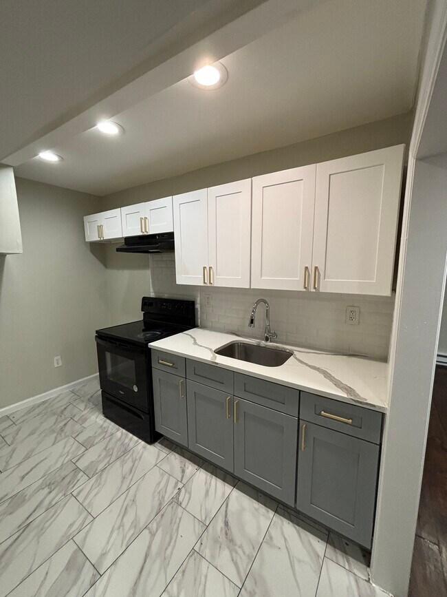 Foto del edificio - 109 E Main St