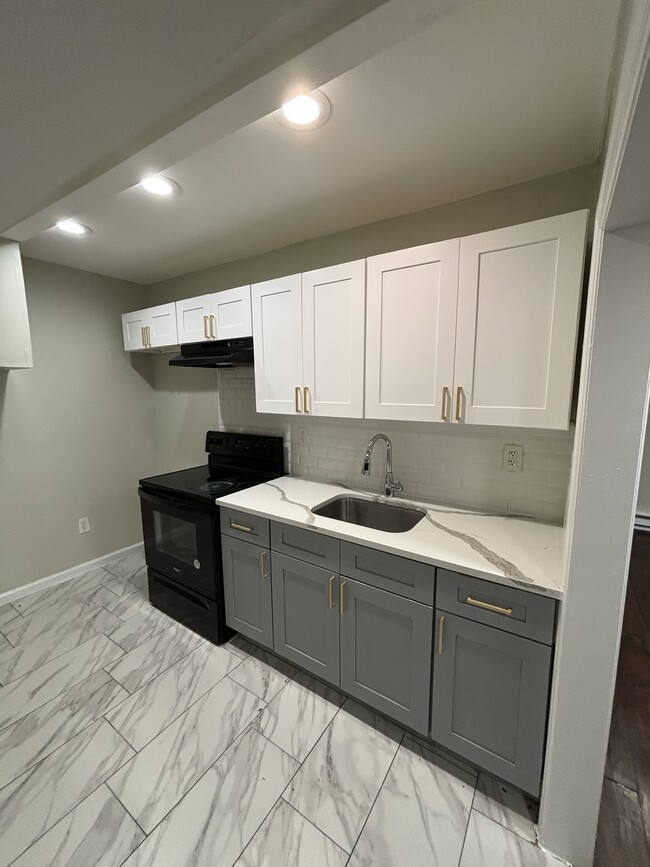 Building Photo - 109 E Main St