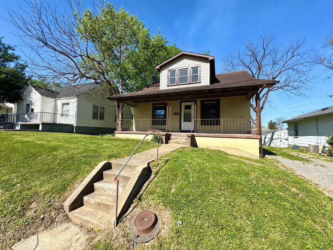 Foto principal - 3 Bedroom / 1 Bath House on South Pacific